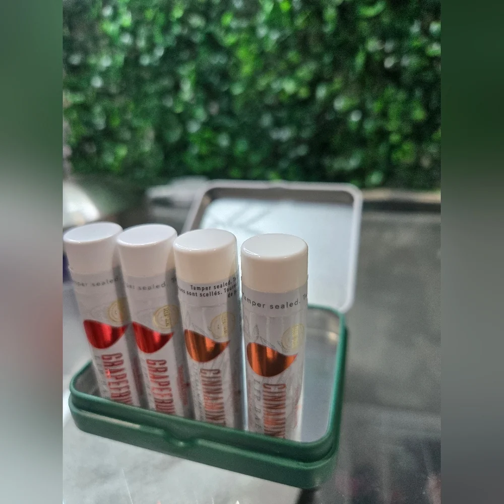 5 Lip Balm Set with Green and White‎ Tin